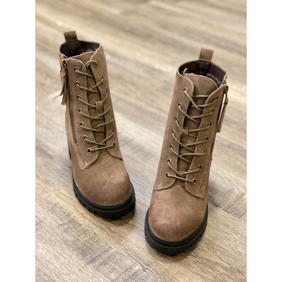 The "Giselle" Combat Boots - Picture 4 of 6